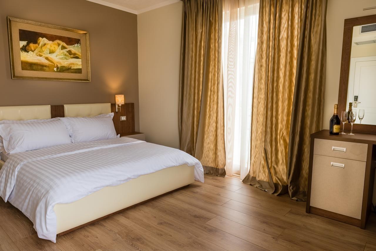 Keit Hotel Tirana Esterno foto