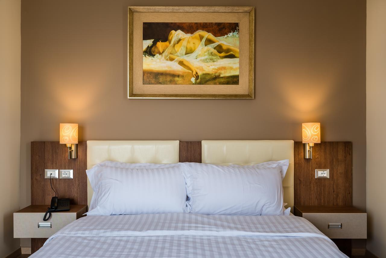 Keit Hotel Tirana Esterno foto