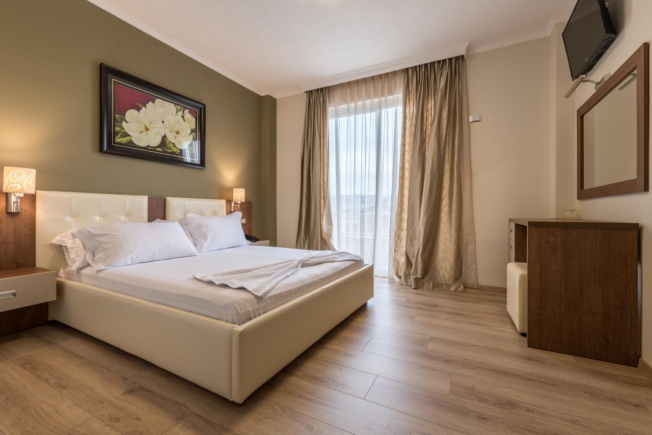Keit Hotel Tirana Esterno foto