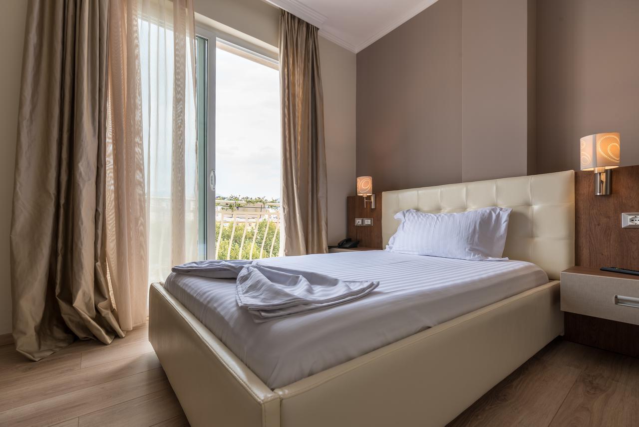 Keit Hotel Tirana Esterno foto