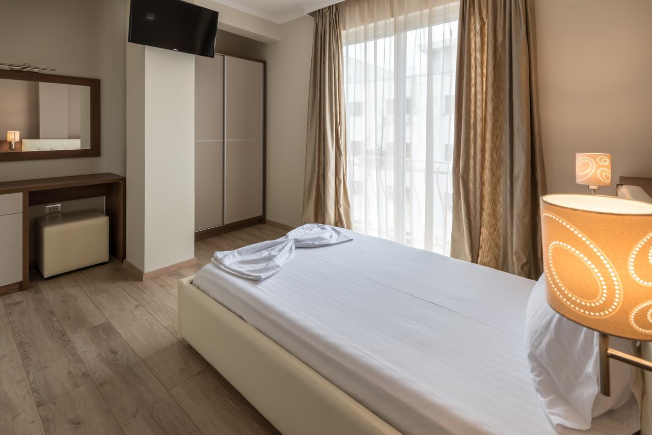 Keit Hotel Tirana Esterno foto