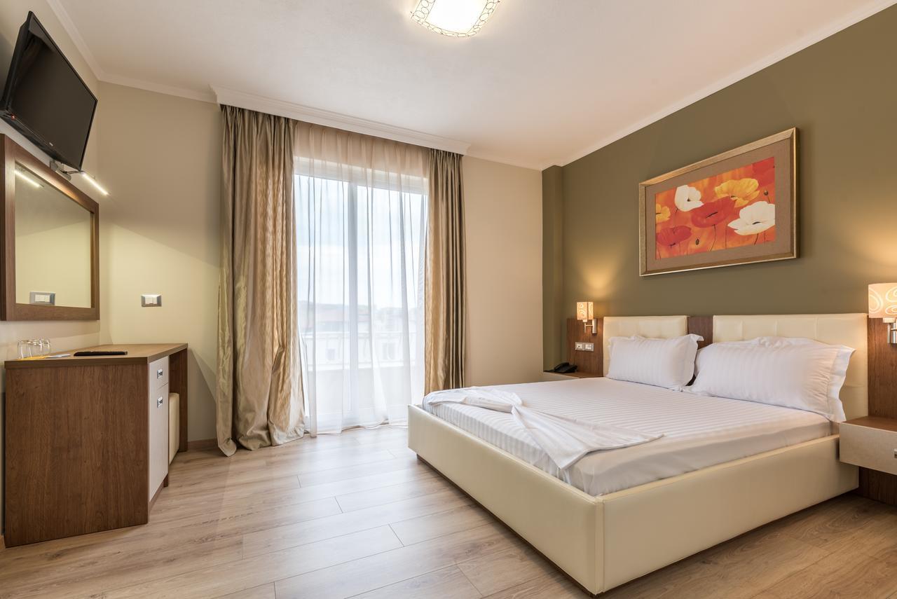 Keit Hotel Tirana Esterno foto