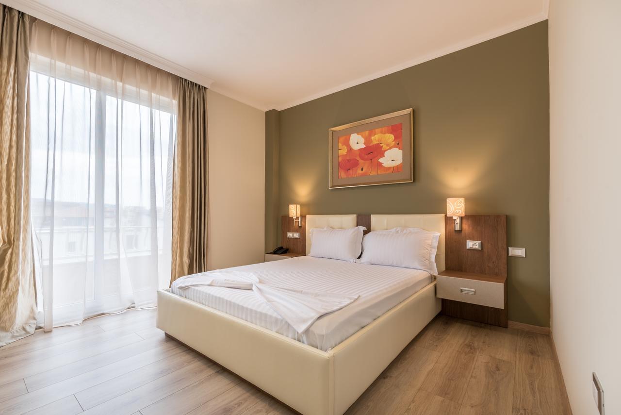 Keit Hotel Tirana Esterno foto