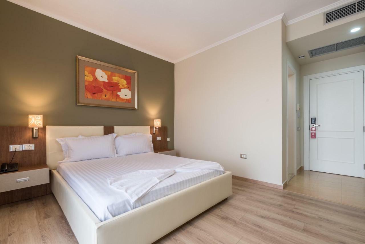 Keit Hotel Tirana Esterno foto