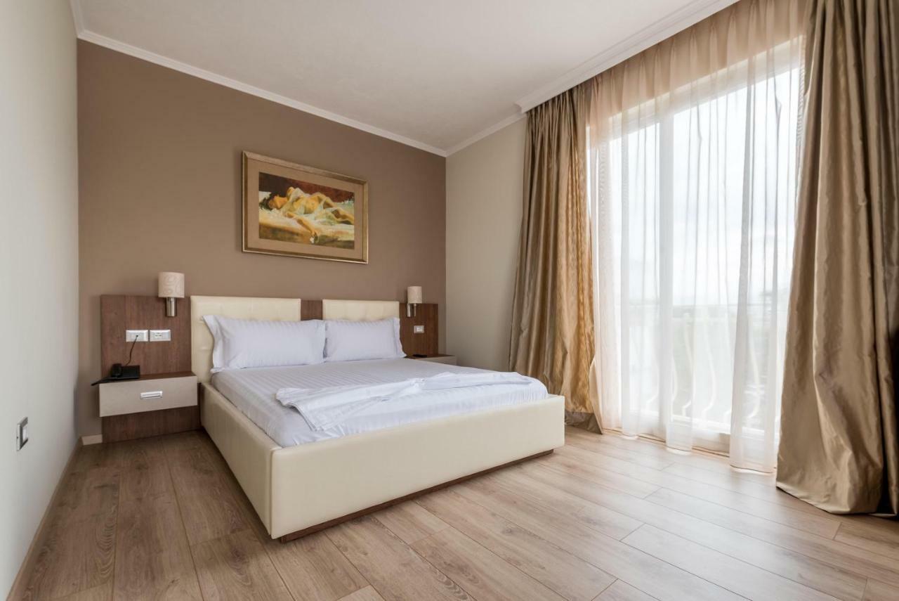 Keit Hotel Tirana Esterno foto